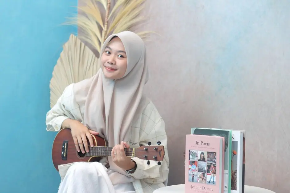 Inspirasi warna netral dalam tren fashion harian